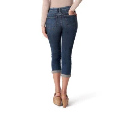 'Silver Jeans' Women's Suki Mid Rise Capri - Dark Indigo 6 'Silver Jeans' Women's Suki Mid Rise Capri - Dark Indigo -Outfit Shop L43916EGX311 IND L2 1024x1024@2x