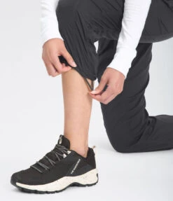 'The North Face' Women's Aphrodite 2.0 Capri - Asphalt Grey 11 'The North Face' Women's Aphrodite 2.0 Capri - Asphalt Grey -Outfit Shop NF0A2UO6 0C5 modelalt1 1024x1024@2x